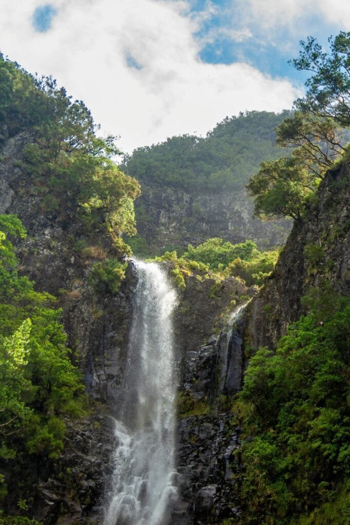 PR6.1 Risco waterval wandelen met kinderen Madeira